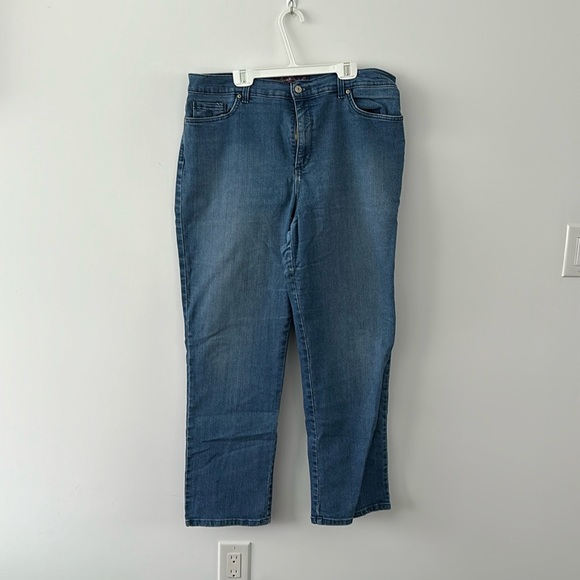 Gloria Vanderbilt size 16 straight leg jeans - Picture 1 of 6